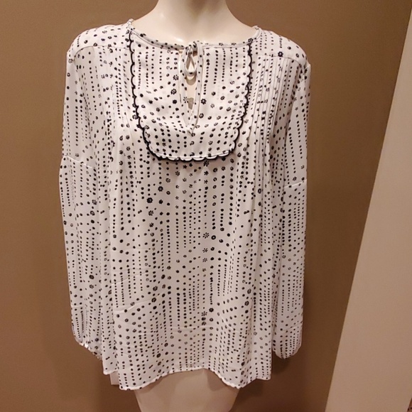 GAP Tops - GAP BISHOP SLEEVE TOP